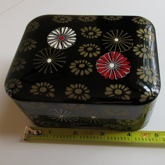 Black Lacquerware Keepsake Box - Picture 6 of 11